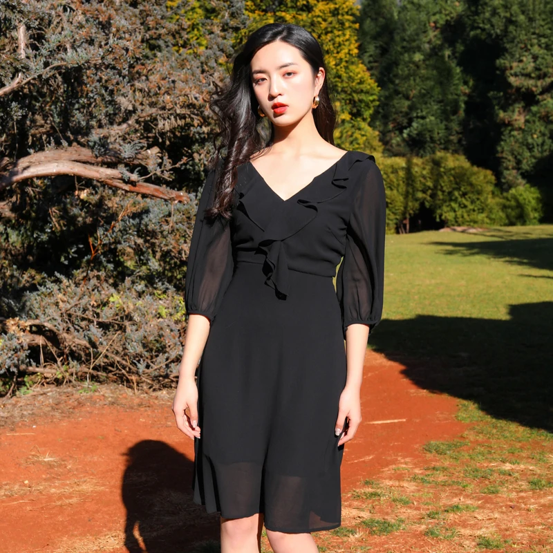 

Женское шифоновое платье-трапеция с V-образным вырезом и рукавами-фонариками