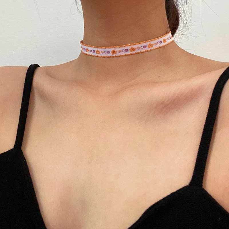 Чокеры Vogallery ручной работы для женщин, ожерелья с вышивкой черного, розового, оранжевого цветов, короткое ожерелье, милый модный чокер