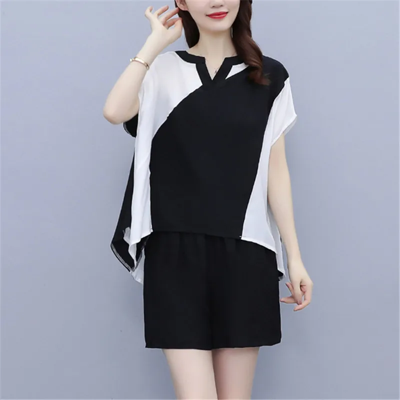 

Chiffon Fashion Suit Women Summer New Contrast Color V-neck Stitching Top + Elastic Waist Shorts Loose Large Size Two-piece Set