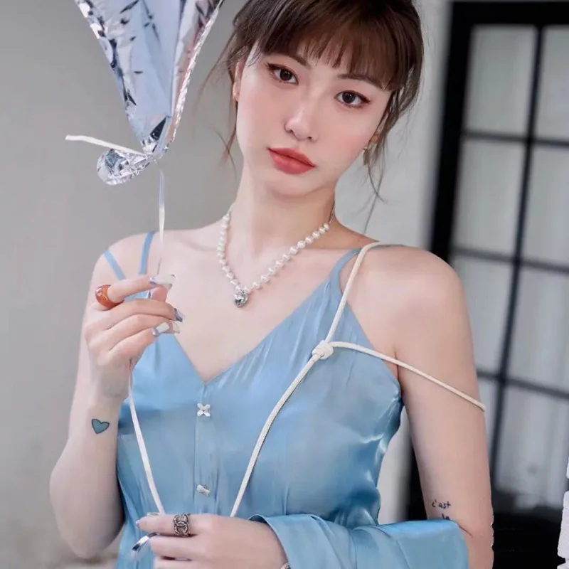 

Однотонная летняя пикантная тонкая кофта с открытыми плечами и V-образным вырезом, Женский Топ высокой версии, тонкая дизайнерская Элегантн...