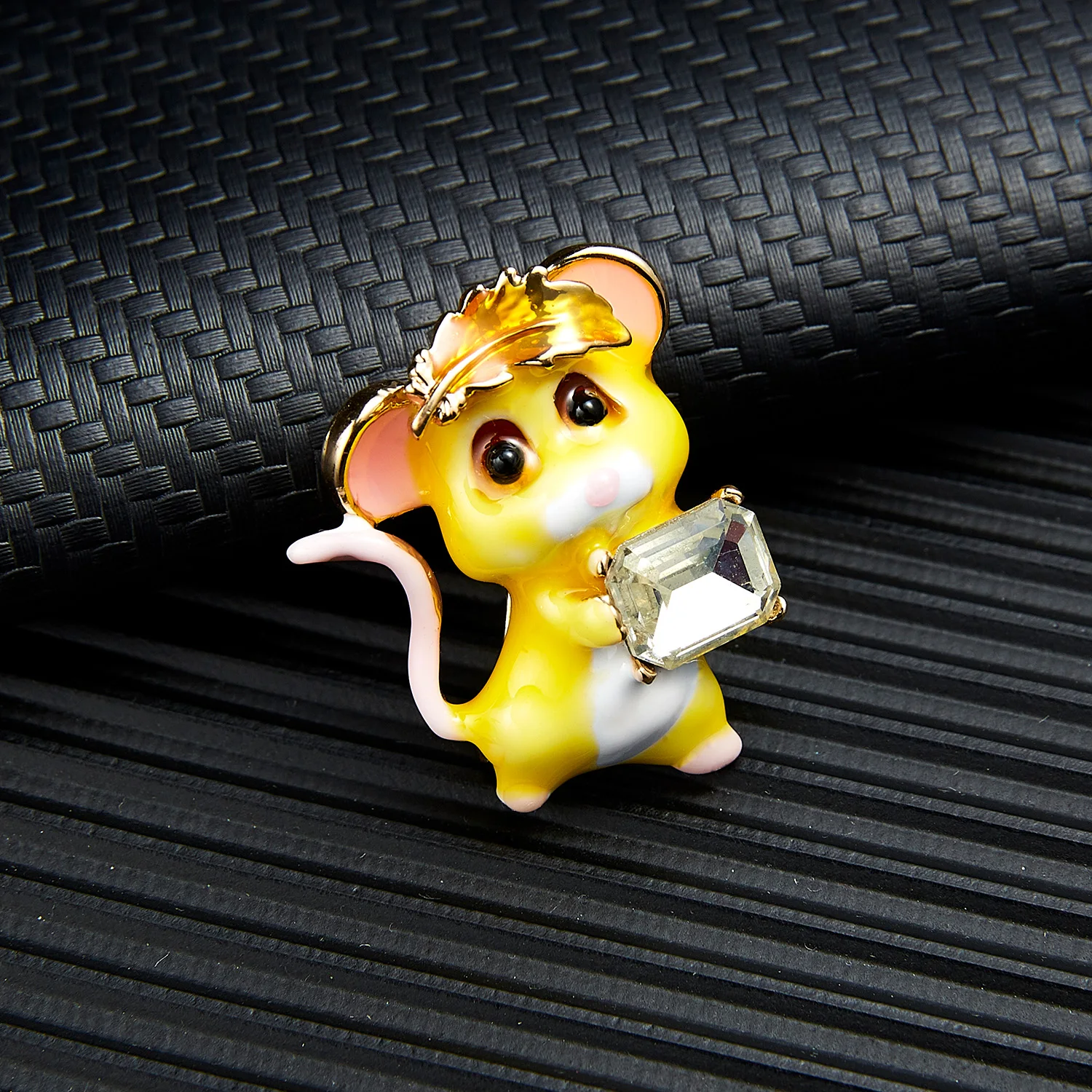 

Cute Gray White Zircon Mouse Brooches For Women Gold Color Alloy Brooch Pins New Year Party Fashion Clothing Brooch Jewelry