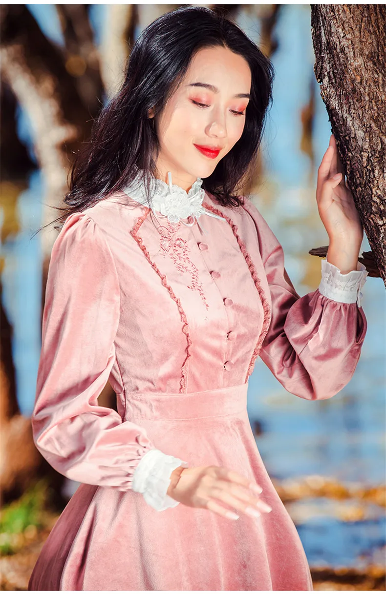 

New High Quality Explosions Leisure Elegant embroidery Dresses Women spring Casual Shirt Dress 2021