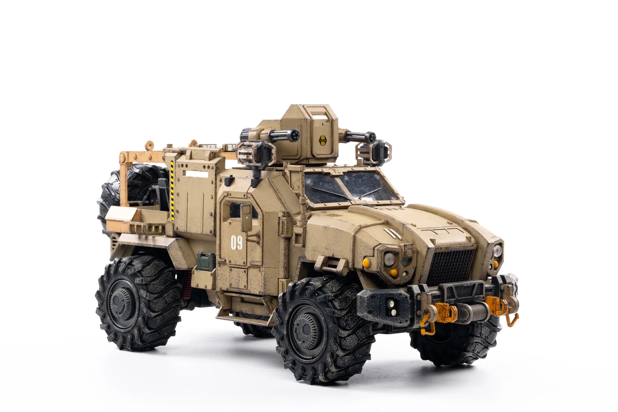 

1/18 JOYTOY Action Figure Crazy Reloaded SUV Desert Version (Excluding Characters) Collection Toy Military Anime Model