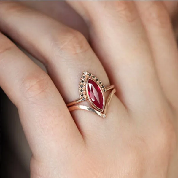 

1pc Fashion Simple Female Ruby Ring Rose Gold Color Trendy Red Crystal Ring Elegant Bloody Rhinestone Ring For Ladies