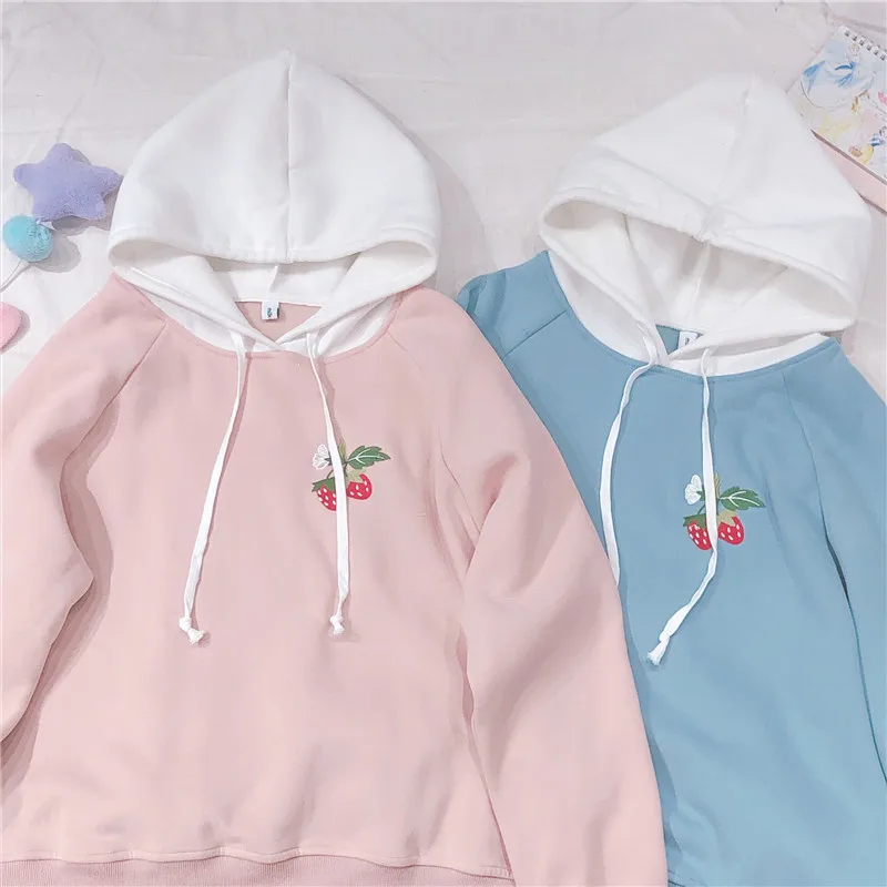 Маленькие свежие корейские милые плюшевые пуловеры с вышитой клубничкой мягкие