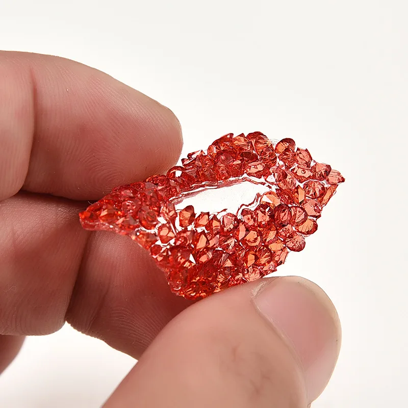 Модные красные блестящие алмазные стразы горячей фиксации с плоской задней