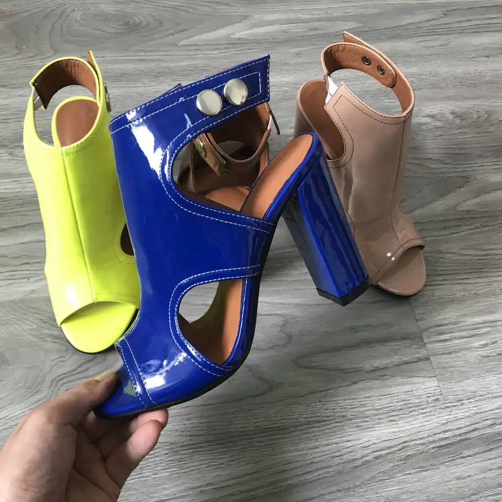 Летние женские босоножки из искусственной кожи на высоком каблуке кофейные