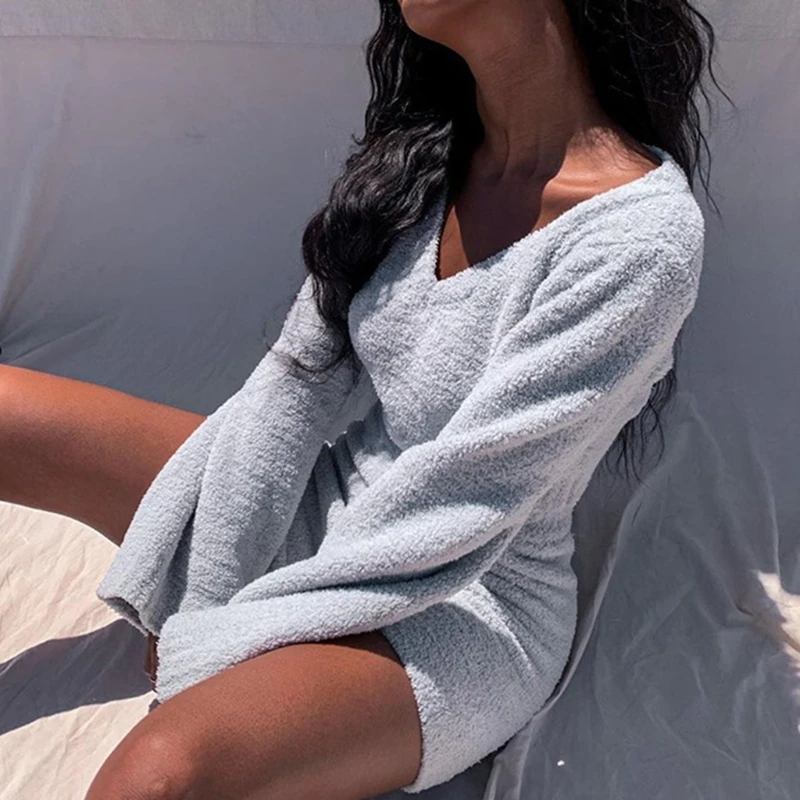 

2020 Women Winter Fuzzy Plush Warm Outfits Flare Long Sleeve Sexy V-Neck Crop Top Bodycon Biker Shorts Solid Color Knitted