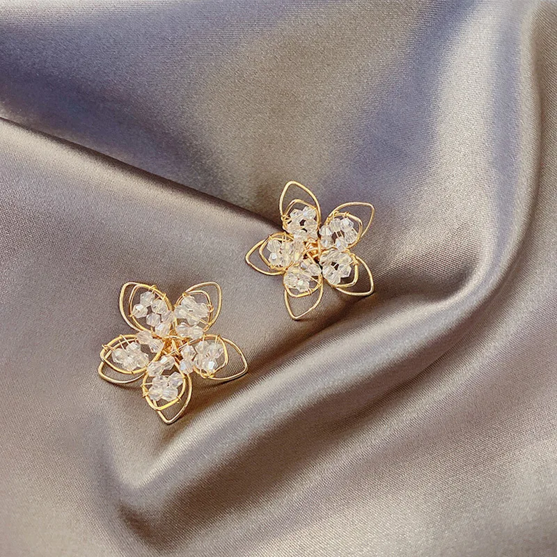 

Customized new earrings three-dimensional flower earrings