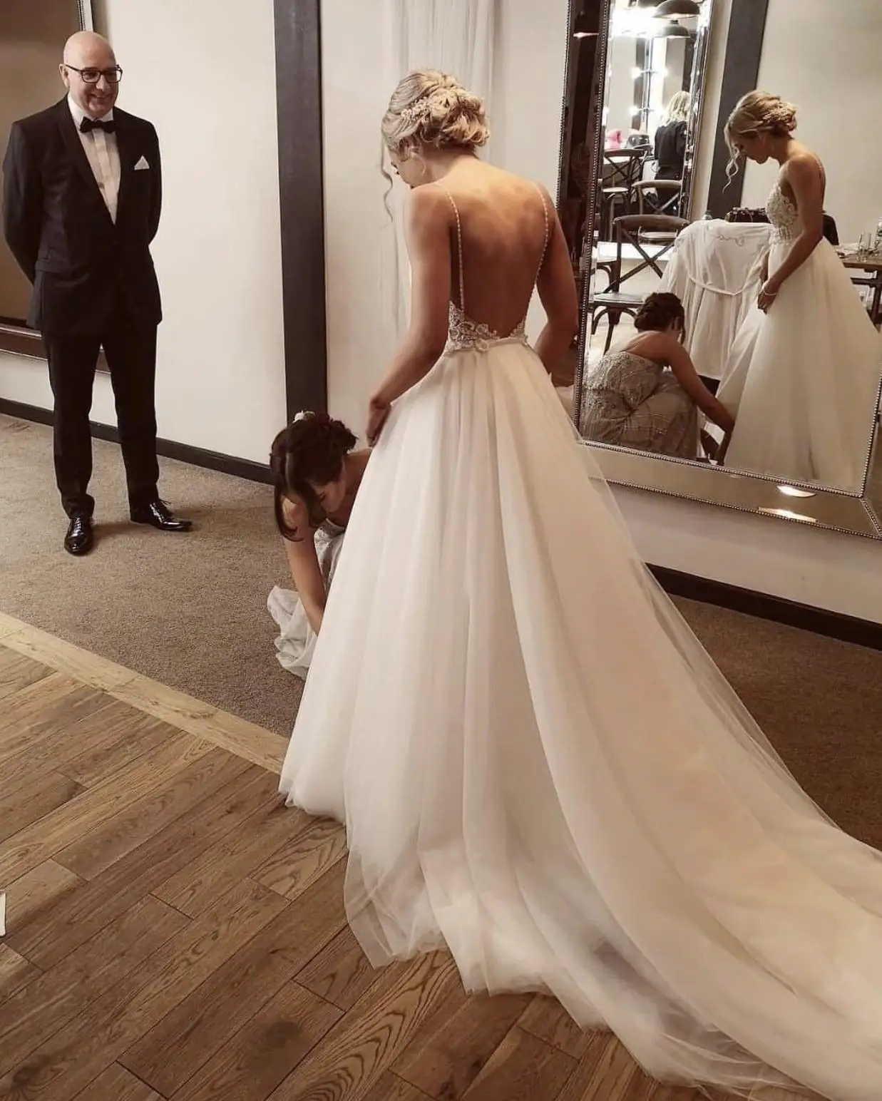 

New Arrival Cheap Beach A Line Wedding Dresses Beads Tiered Tulle Lace Backless Spagheatti Straps Boho Maternity Bridal Gowns