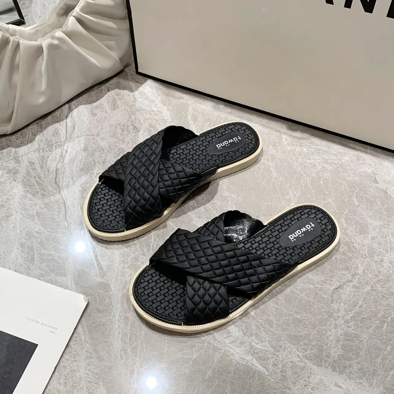 

All-female Slippers Ladies Shoes Summer Bathroom Slippers Couple Indoor Sandals Fashion Home Slippers Non-slip Floor Slippers