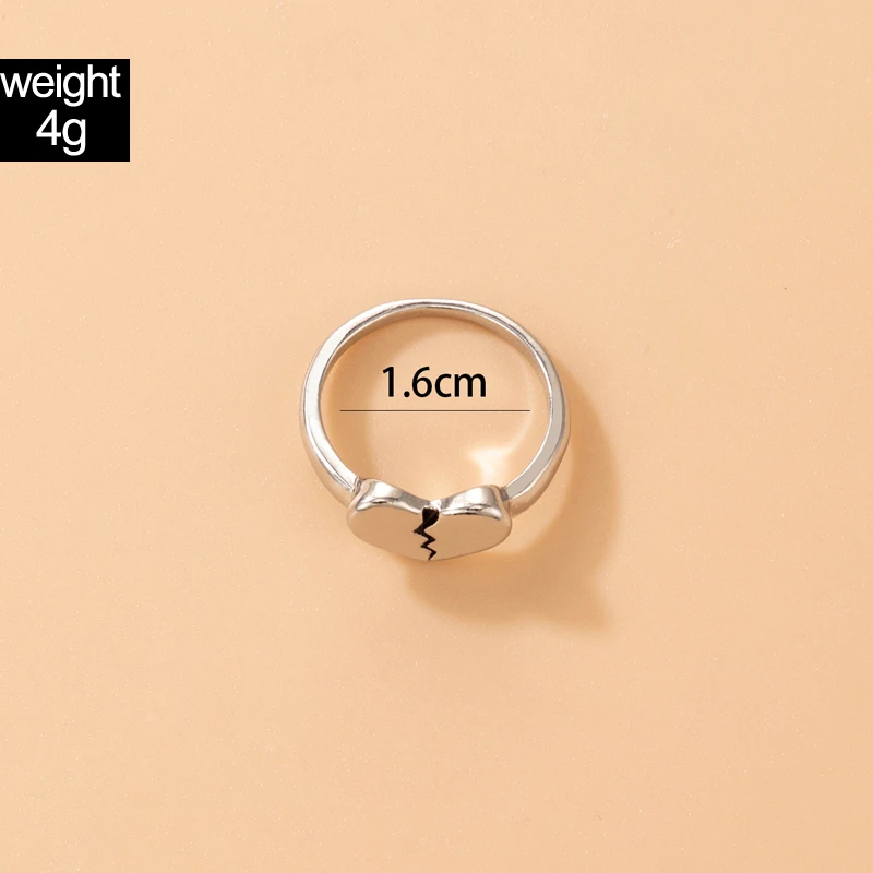 Женское кольцо с бантом и змеей в виде сердца