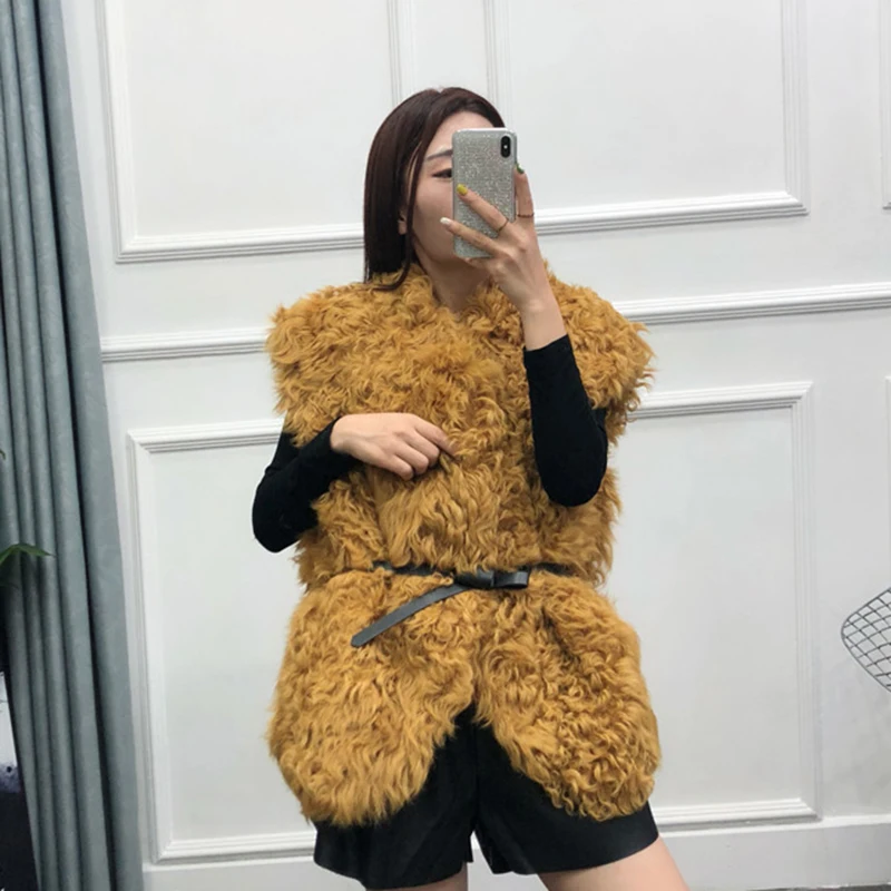 Женский меховой безрукавка из овечьей шерсти с поясом | Женская одежда