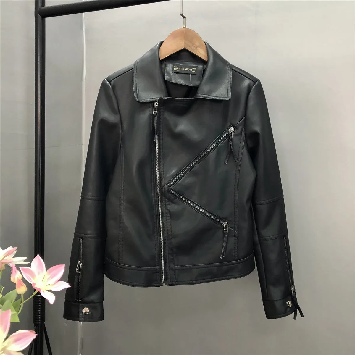 

Womens Stylish Short Version Locomotive Zipper Outcoat 2021 Spring Autumn New Turn-down Collar Solid Slim PU Leather Jacket
