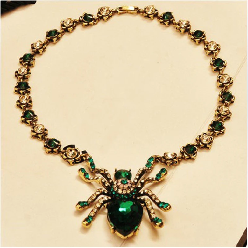 

Gold Big Spider Emerald Green Crystal Necklace Water Drop Short Necklace Flowers Full Of Rhinestones Exaggerated Retro New