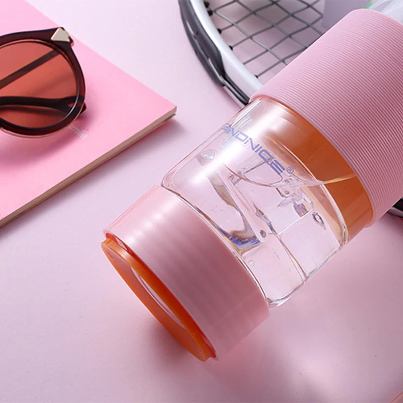 Розовое стекло которое можно использовать в качестве держателя для мобильного