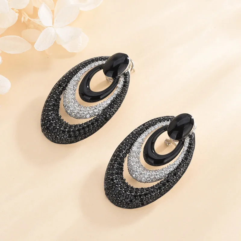 Женские серьги-подвески разных цветов с фианитом 2020