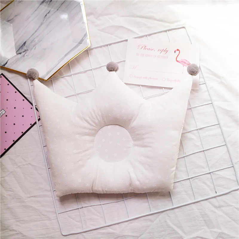 

2020 New Baby Shaping Pillow Prevent Flat Head Infants Crown Dot Bedding Pillows Newborn Boy Girl Room Decoration Accessories