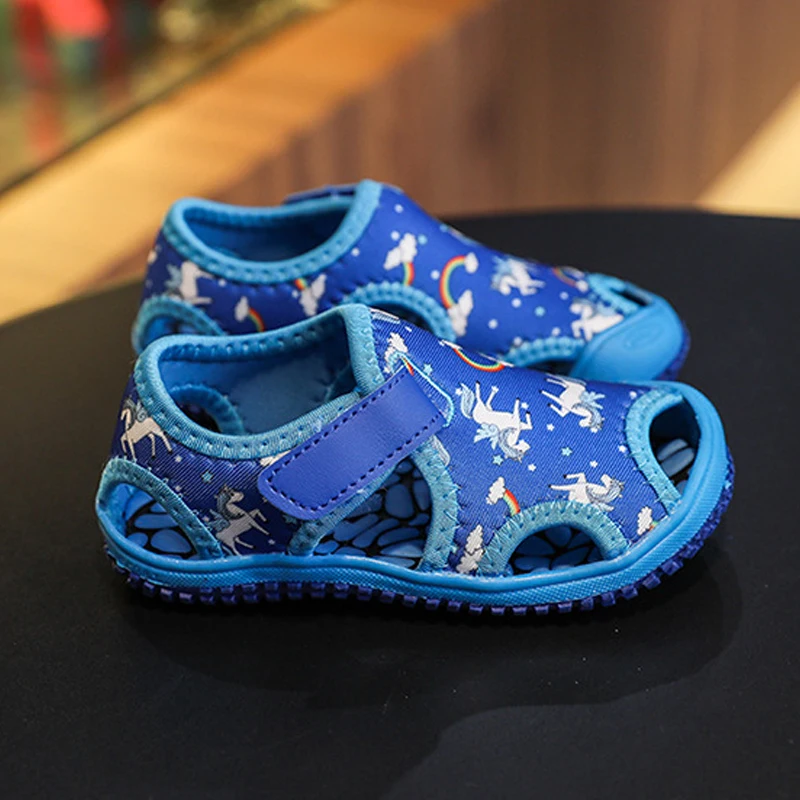 Сандалии детские летние с закрытым носком пляжные босоножки единорогом для