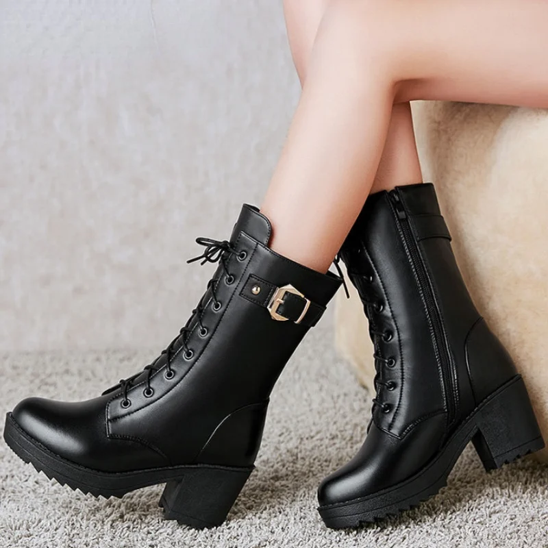 

Женские зимние сапоги из натуральной кожи, на высоком каблуке