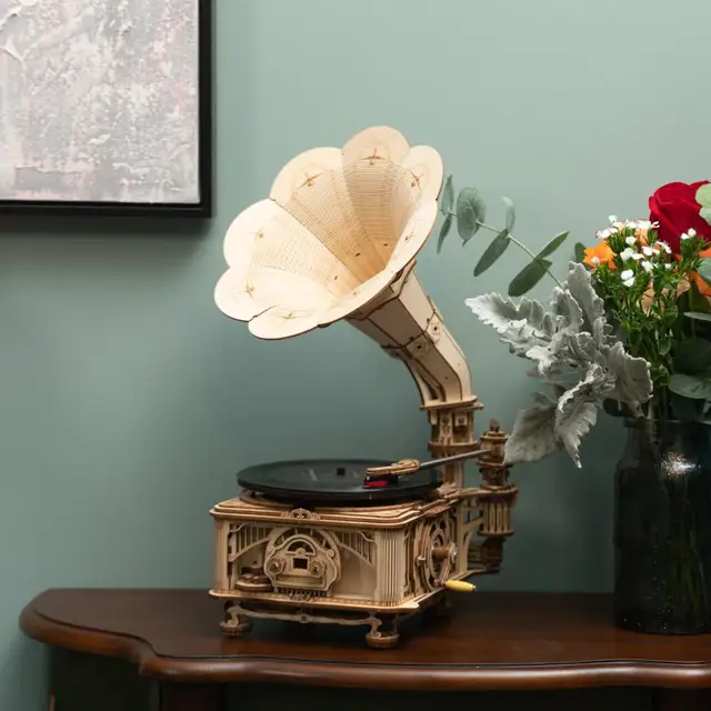 Classic Gramophone with Music - Wooden Model - Building Kits 3