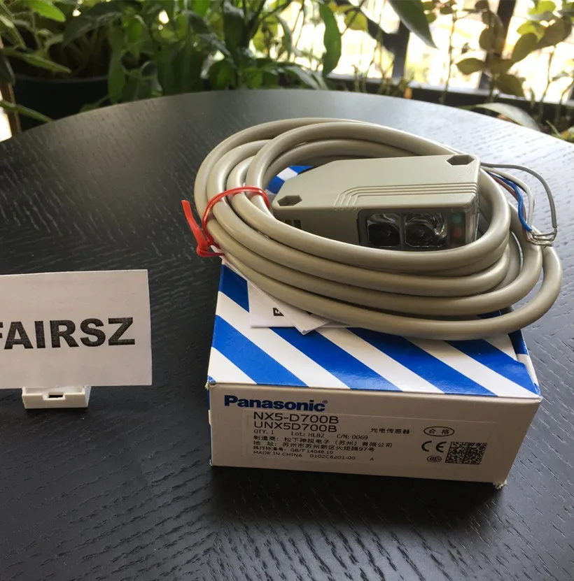 Часовой механизм: японский светоэлектрический переключатель NX5 D700A / D700B| |