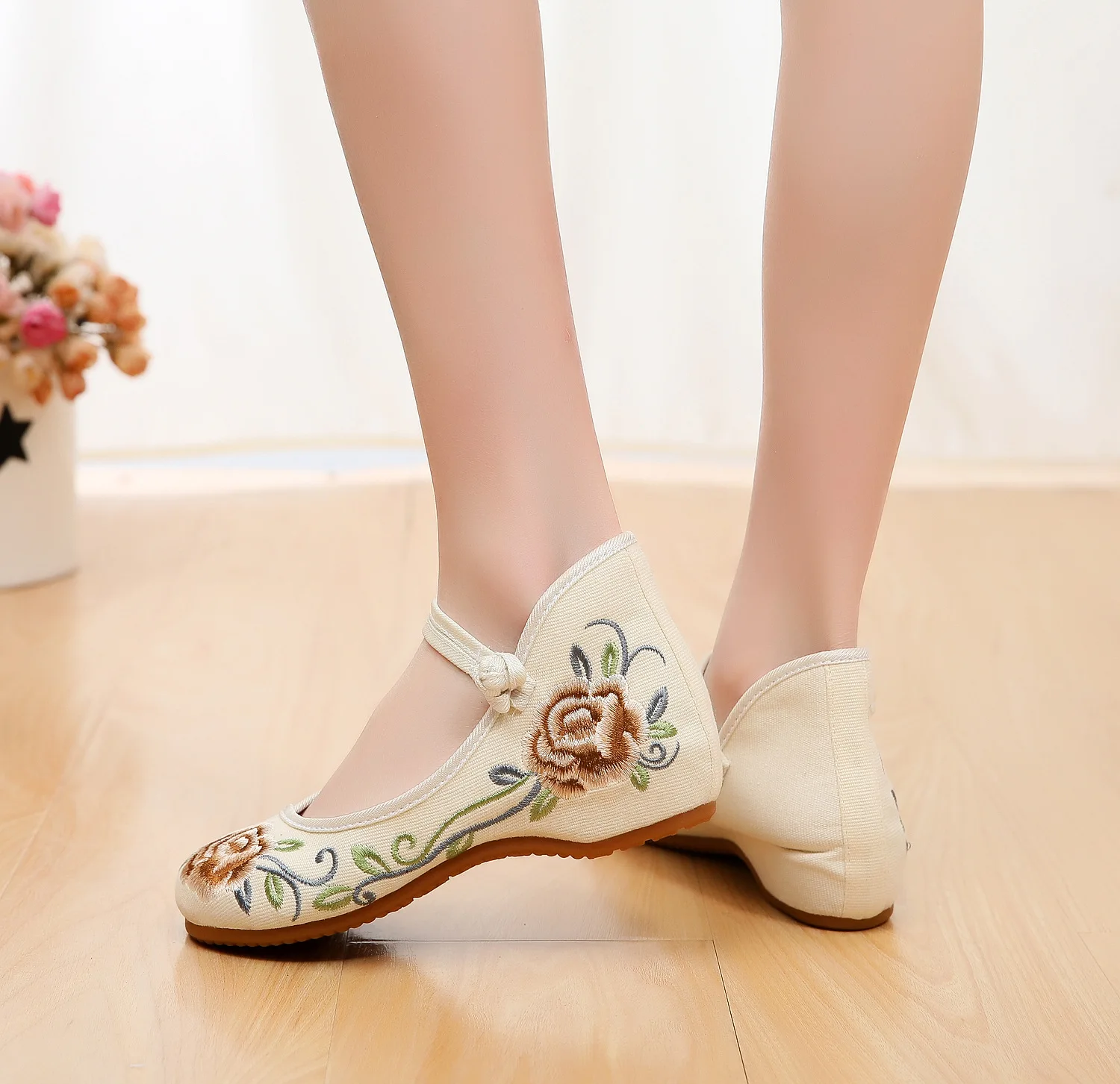 2021 new high quality women's casual shoes