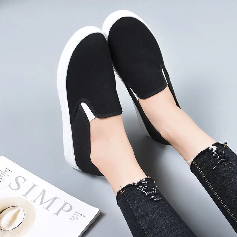 

white shoes women spring and autumn new versatile low top board shoes street shot Korean fashion ethnic ribbon casual hn7
