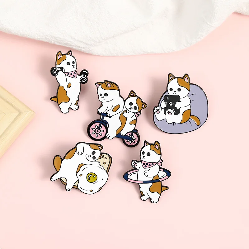 

HOSENG Naughty Cute Kitten Fitness Watching TV Cycling White Pet Brooch Women Luxury Enamel Pin Badge Jewelry Gift HS_619