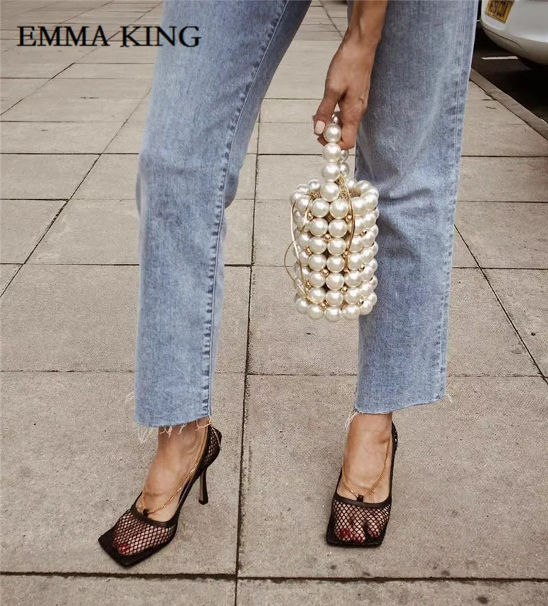 Emma king/Новинка года; пикантные летние женские босоножки из сетчатого материала; модные вечерние туфли-лодочки на высоком квадратном каблуке с вырезами и цепочкой