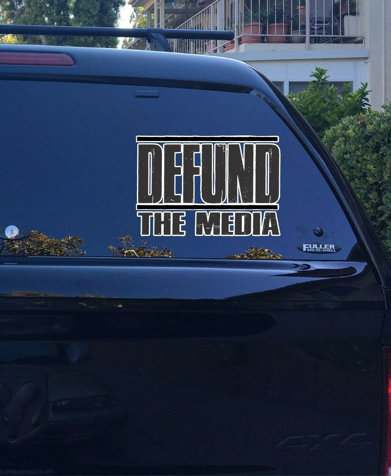 

Виниловая наклейка с патриотическим логотипом для средств массовой информации