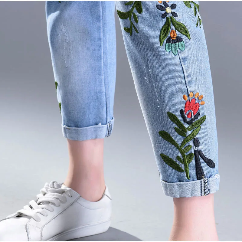 Летние джинсы с цветочной вышивкой длиной до щиколотки Женский светильник синие