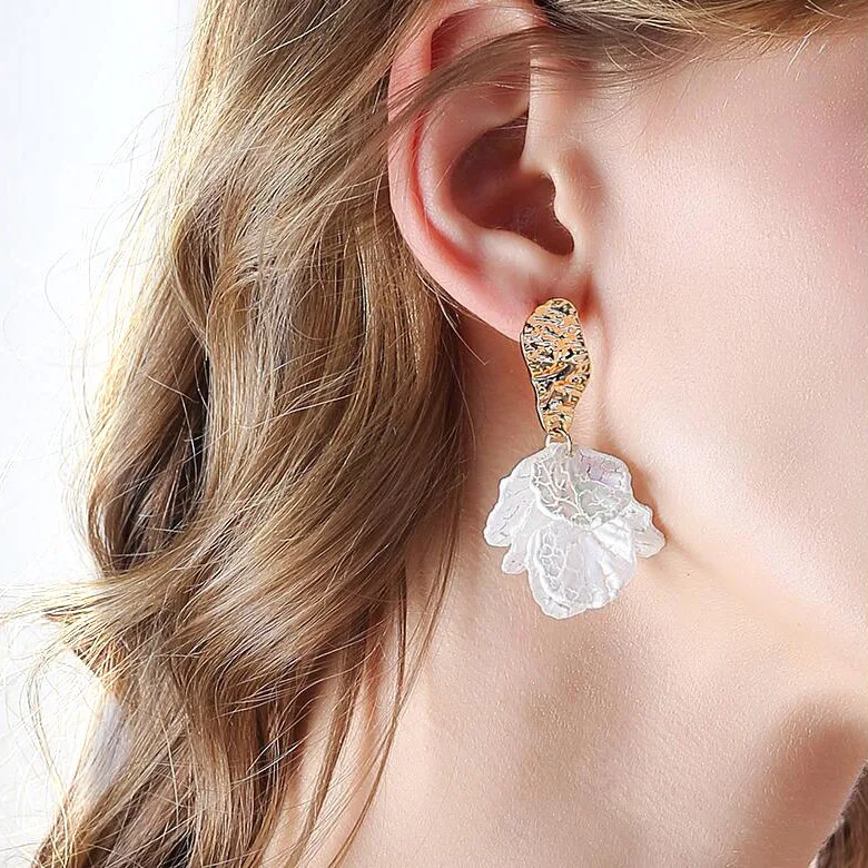 Корейские белые акриловые серьги-подвески в виде лепестков цветов для женщин