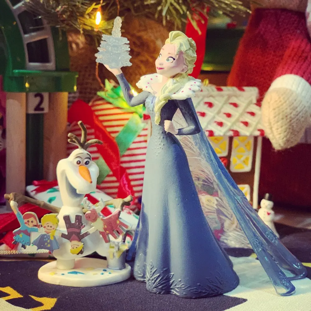 

Экшн-игрушка фигурки, пластиковые куклы с длинными волосами и странными краями принцессы принца, наденьте несколько милых детских игрушек