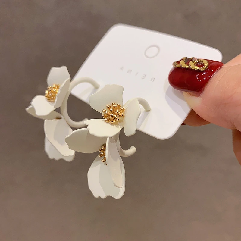 

VSnow Korean Fashion Exaggerated White Color Flower Dangle Earring for Women Fairy Spray Plant Party Earring Jewelry Pendientes