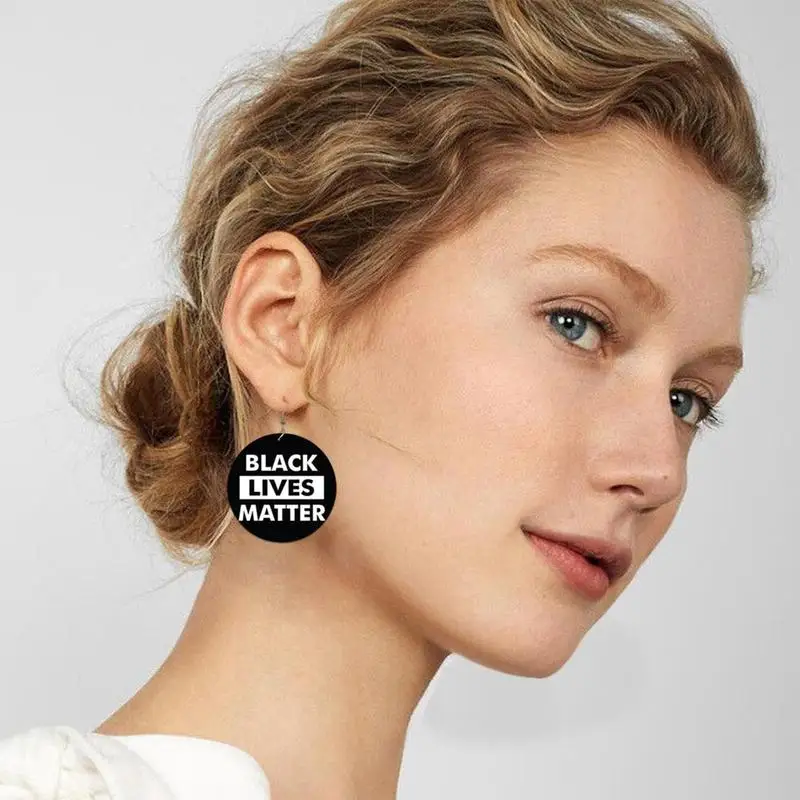 Цветные круглые серьги с буквенным принтом черные надписью Live Matters Power Never Gifts