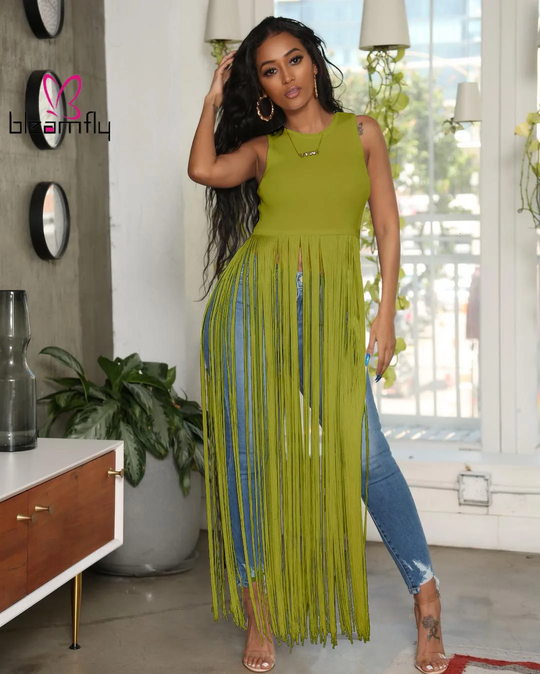 Длинное сексуальное платье без рукавов с кисточками черное повседневное летнее