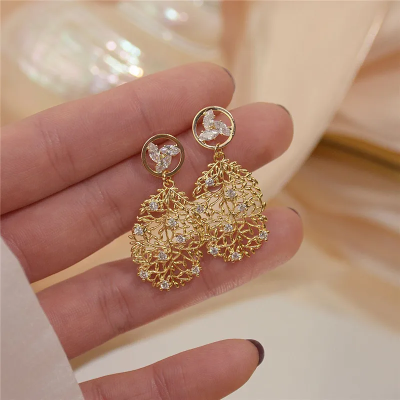 

Ins Hot Sale 14K Real Gold S Needle Delicate Hollow Leaves Stud Earrings for Women Cubic Zircon ZC Earrings