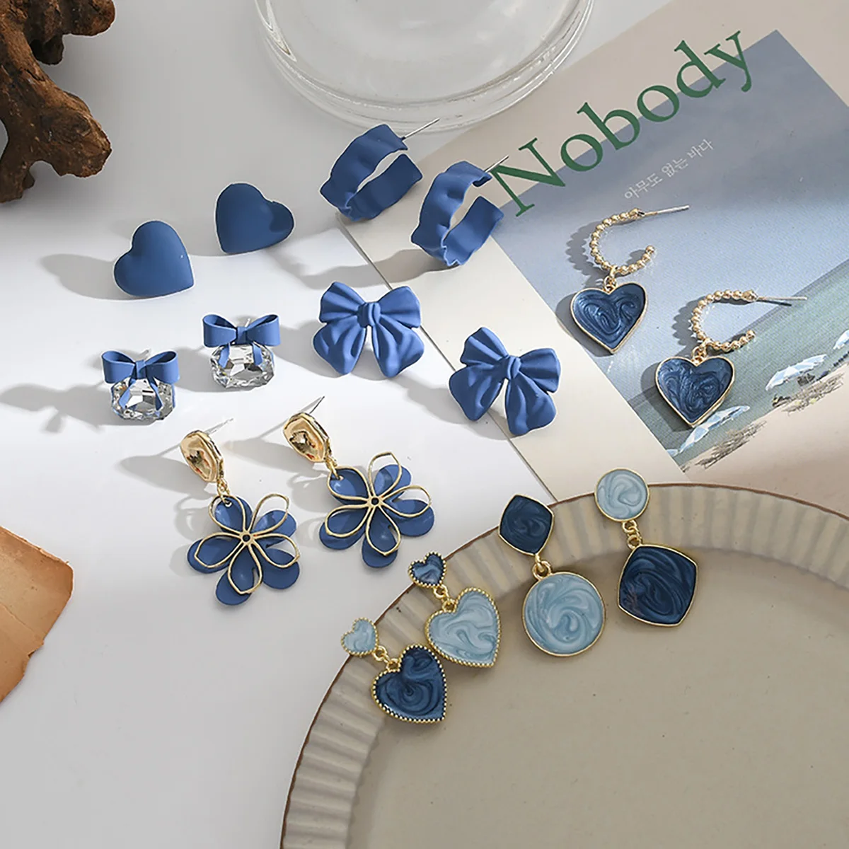 

AVEBIEN 2021 Trendy Literary Retro Haze Blue Women's Stud Earrings Simple Metal Flower Heart-shaped Bowknot All-match Earrings