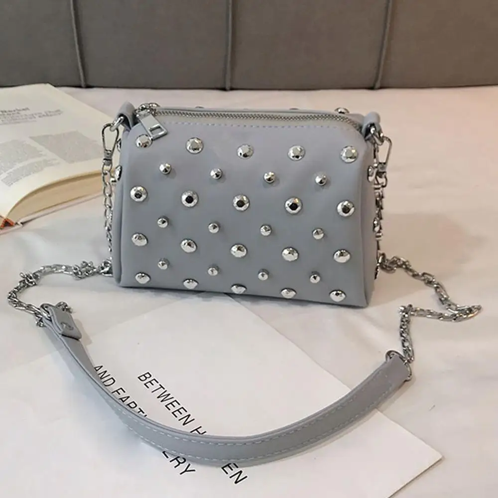 Кожаная сумка через плечо с заклепками в стиле ретро модная женская одноцветная