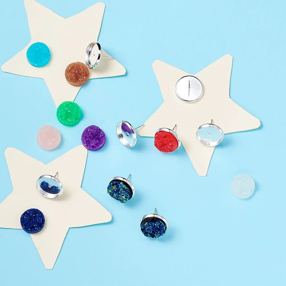 Лоток 12 мм латунные серьги-гвоздики и плоские круглые кабошоны из друзы смолы 12x5