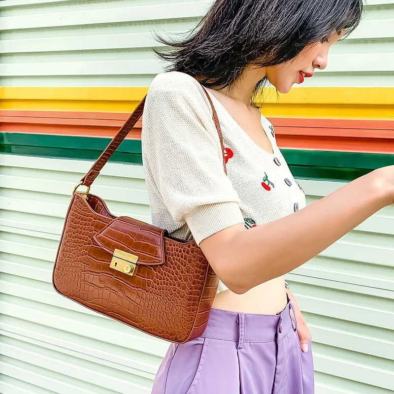 

Fashion retro light and versatile one-shoulder messenger crocodile texture underarm portable small square bag