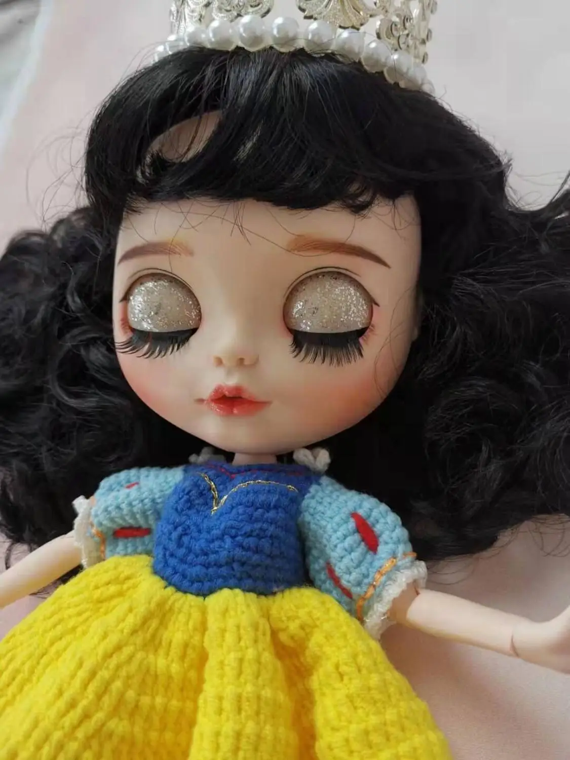 

Black hair bangs doll. Excluding clothes.