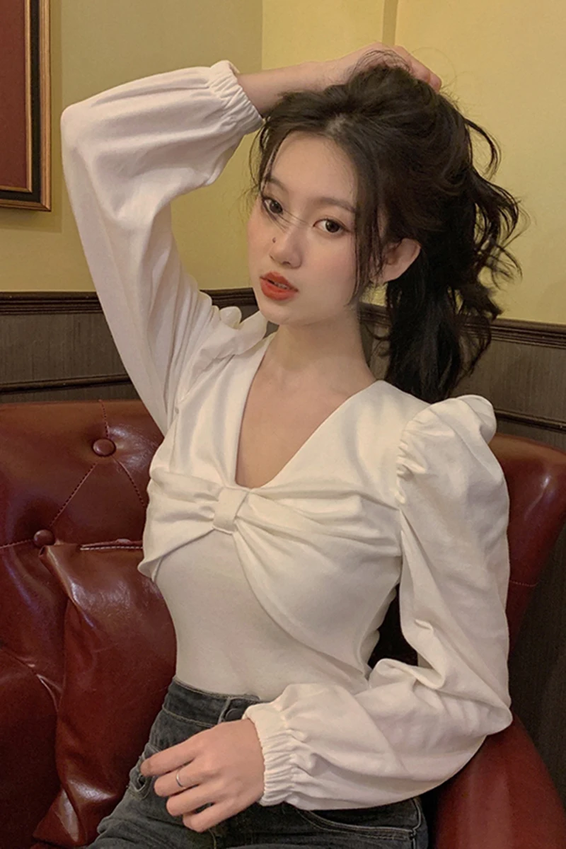 

Design Of New Court Style V-neck Bubble Sleeve Short Net Red Top In Autumn And Winter 2020