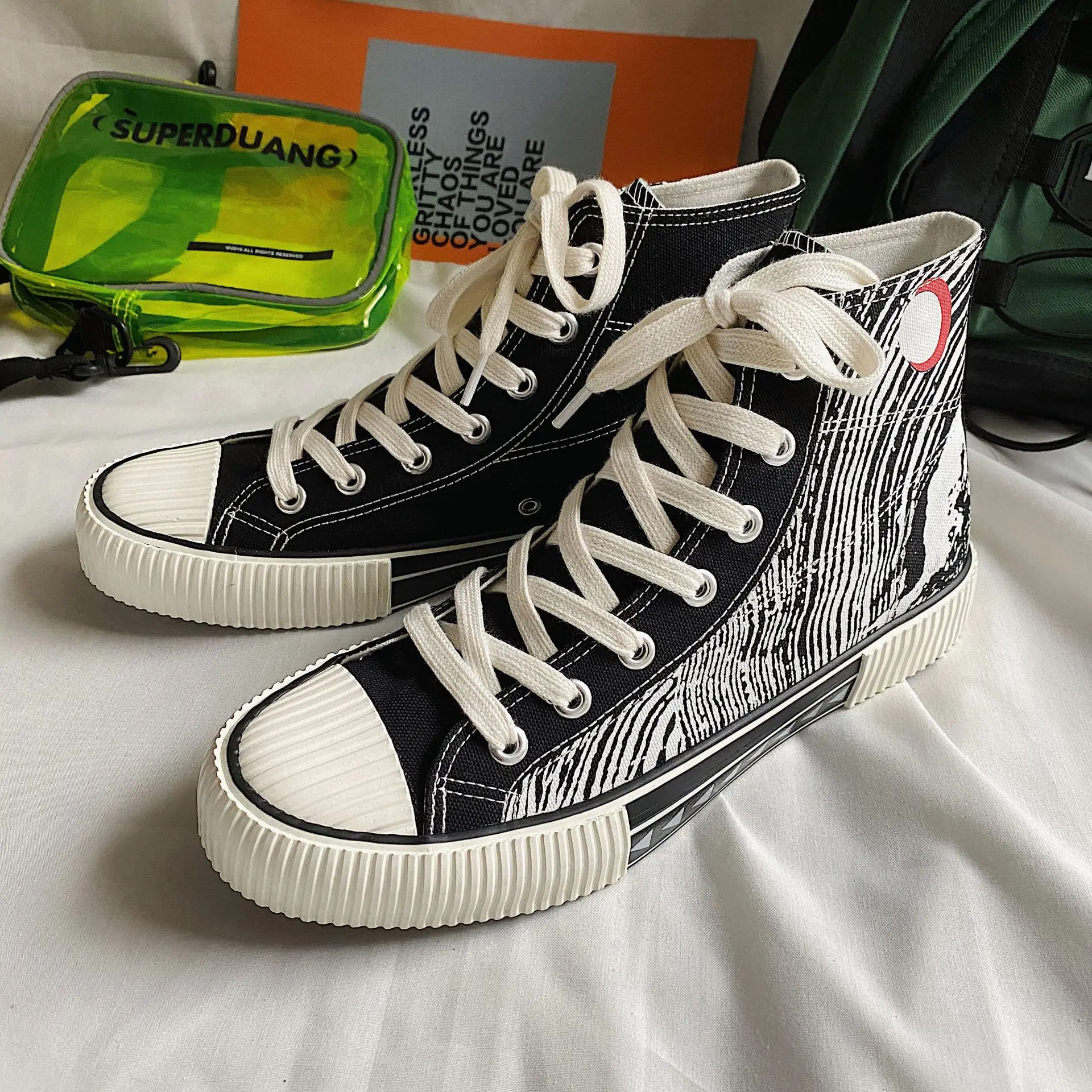 

2020 new casual canvas men's shoes spring and autumn stripe sneakers wild unisex sports shoes trend Korean Male Footwear