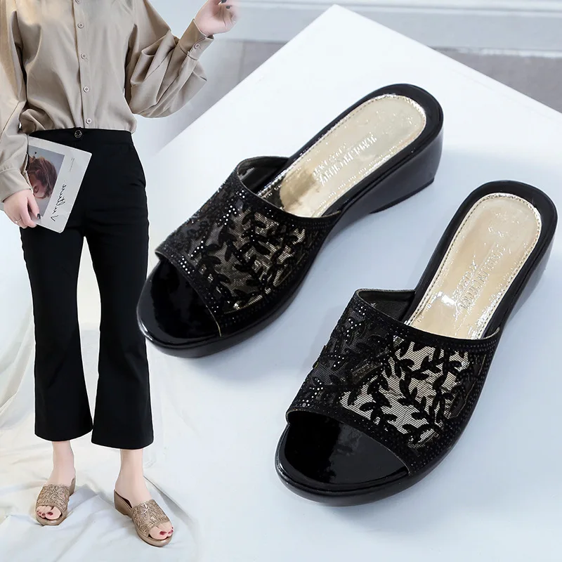 

2021 New products slippers women summer wear flat wedge fashion ladies sandals and slippers breathable women's shoes