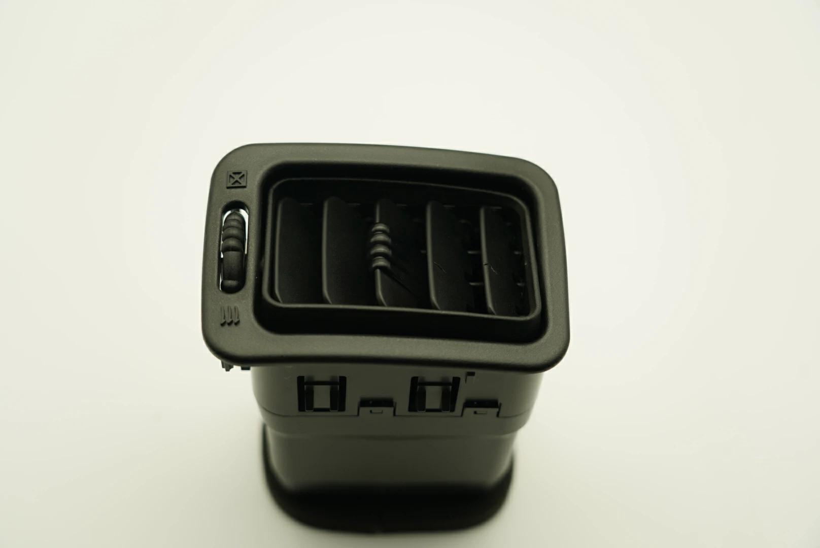 

Нагреватель воздуховод хромированный для Chevrolet GMC 2001-2007 oem 1569326