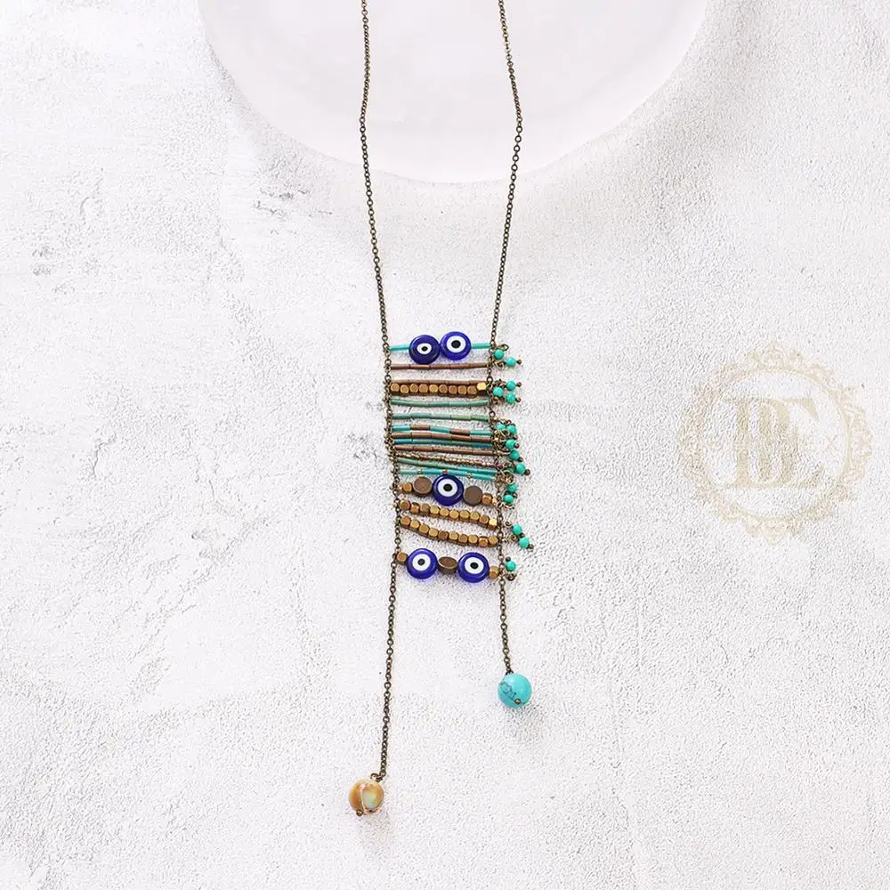 Одно модное ювелирное изделие полудрагоценный синтетический камень и стекло