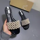 Женские сандалии 2021, летние модные тапочки Claquette, женские удобные сандалии на плоской подошве с жемчугом, обувь на платформе 41