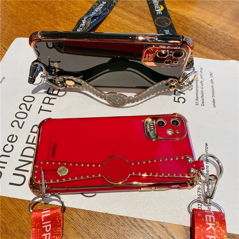 

Luxury Gold Plate Wrist band Lanyard Phone Case For IPhone 12 11 Pro Max XR XS 7 8 Plus Fashion Couple Plating Holder Soft Cover